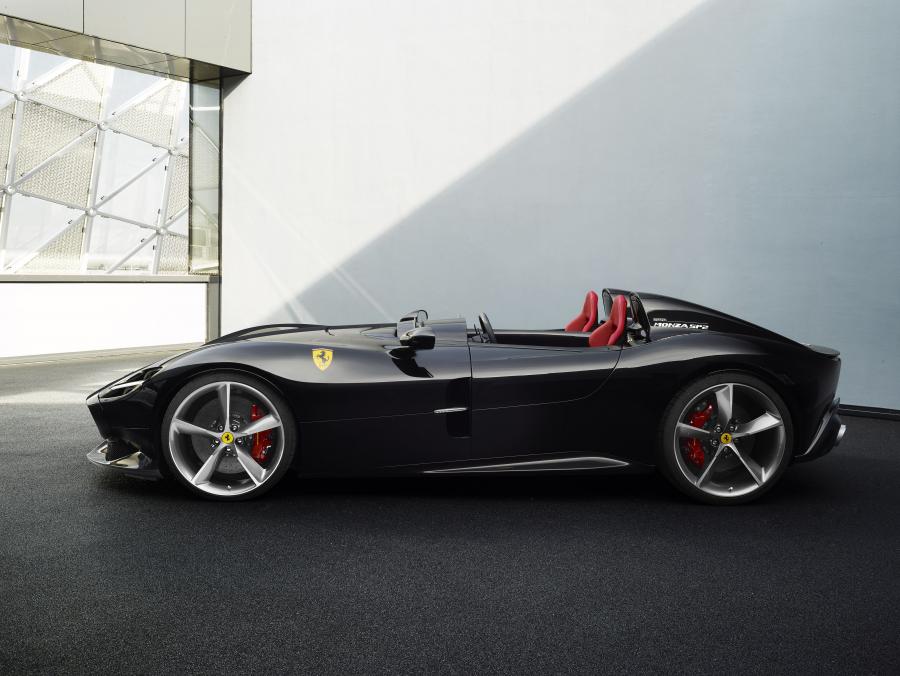  Ferrari Monza SP2 2018 года  (фото 6 из 10)